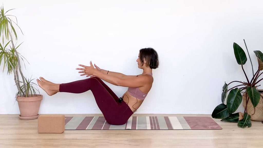 cover image of a Pilates class focused on glutes by vee